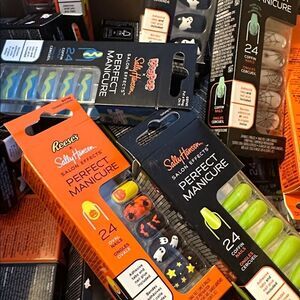 Single -Sally Hansen Halloween Press On Nails Ghost Witch Spider